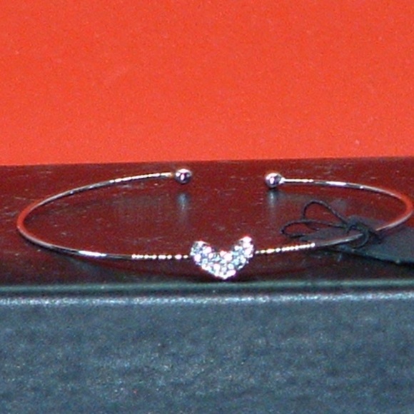 Women’s Dianne Katzman Thin Heart Bracelet - Picture 2 of 5